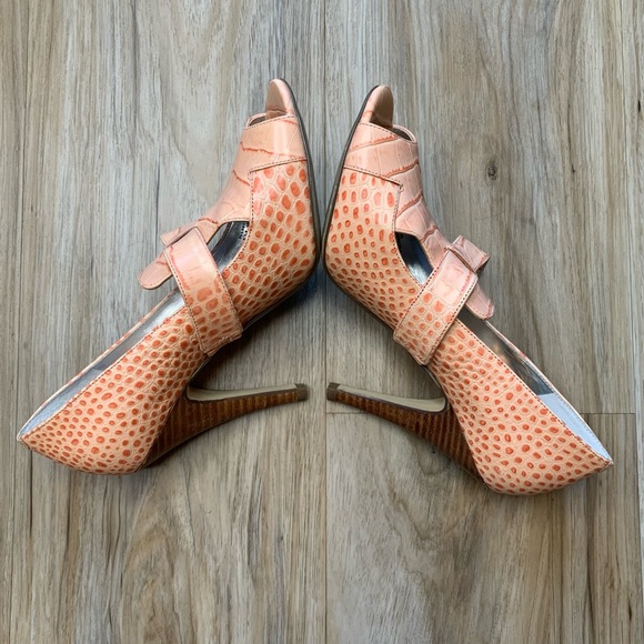 BCBG "Lady" Coral Peach Alligator/Crocodile Open Toe Stiletto Heels Size 6.5 - Picture 4 of 10